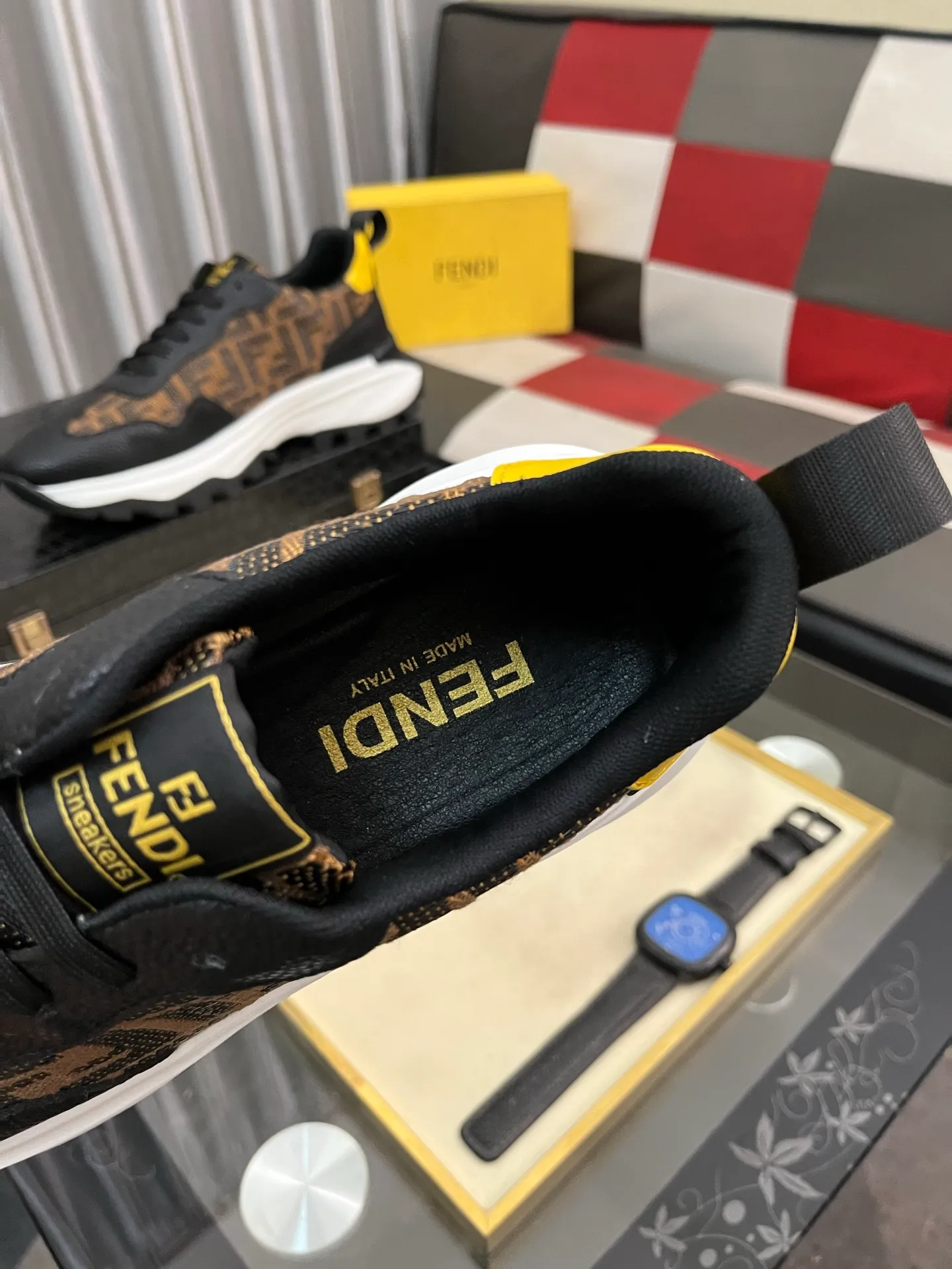 Men's Men's Shoes💰458⌚️⌚️[FENDI] Fendi's classic and comfortable men's, this complex sneaker is made of soft calfskin➕genuine leather lining➕original ultra-light rubber material with rough outsole. This unique light style is suitable for the casual and refined sensibility of this season. It is comfortable and natural on the feet. It is an everyday style for casual travel in autumn and winter! Code number: 38-443️⃣Colors available